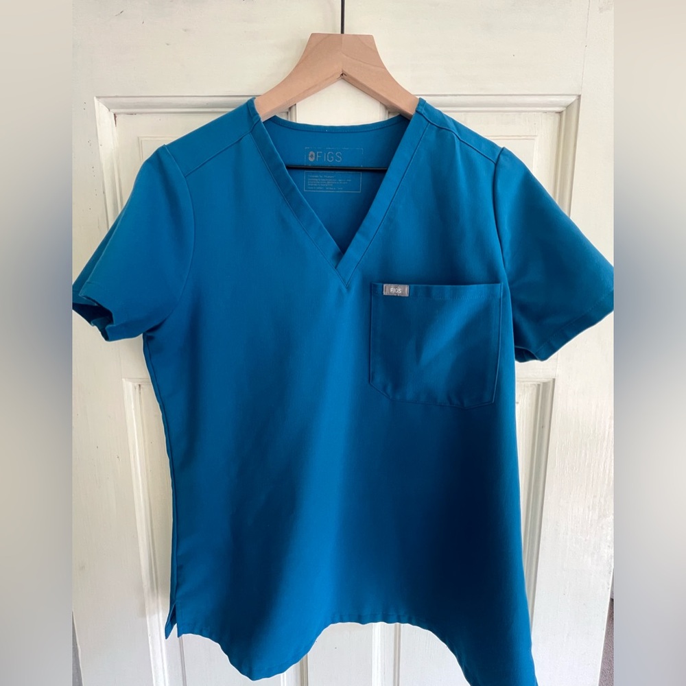 Figs Women’s Scrub Top one pocket EUC